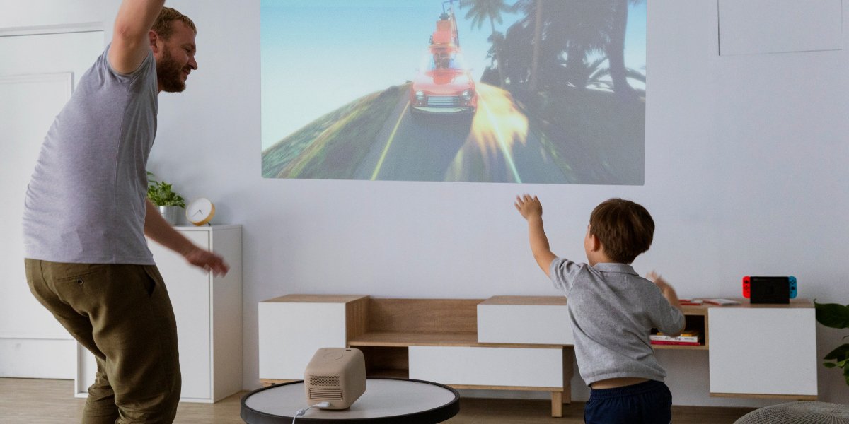 Гответе с децата. Преносимите проектори са идеални устройства в образователно-развлекателни дейности с деца