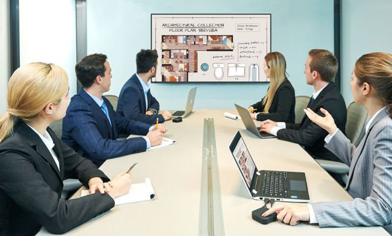 PC-free meeting room displays fit all types of meeting rooms with a wide range of sizes.
